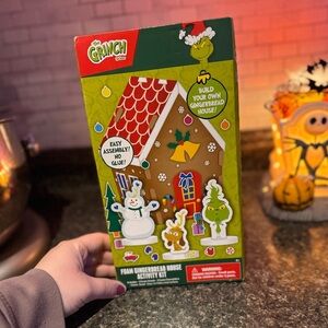 Dr. Seuss Grinch Foam Gingerbread House Kit with Red and Green Accents